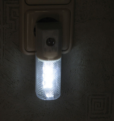 LED Nachtlicht mit Tag/Nacht-Sensor